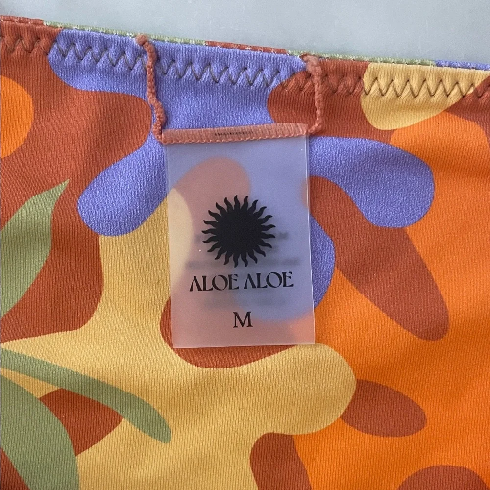 Aloe Aloe Hipster Bikini Bottom size Medium Shaved Ice Vibrant Reversible NWT - Picture 6 of 8